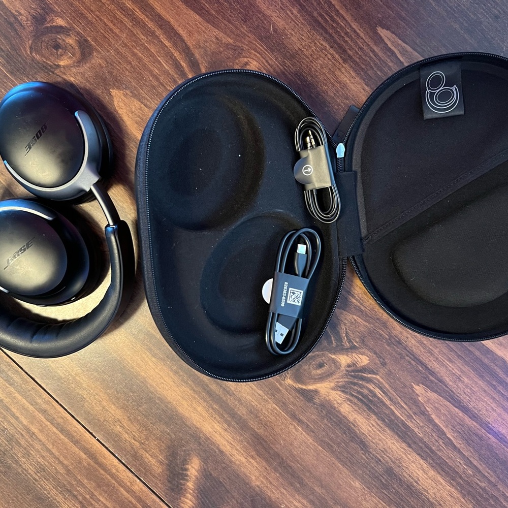 Bose Ultra Quiet Comfort Black Headphones with Case and Cords Wireless